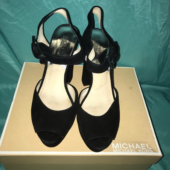 Micheal Kors suede platforms - Picture 2 of 6